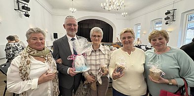 Mieszkańcy Głuszycy usiedli przy wspólnym stole