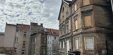 Jedna kamienica do remontu. dwie do wyburzenia