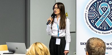 Studenci debatowali z autorytetami o onkologii