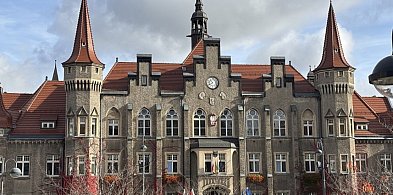 Wałbrzych: Urząd Miasta nieczynny w poniedziałek 10 listopada-21131