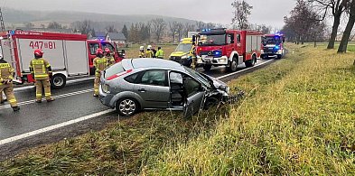 Region: Zderzyły się dwa auta. Ranne dwie osoby-21176