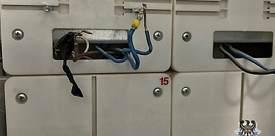 ''Pociągnęła'' prąd z korytarza. Trafiła w ręce policji-21245