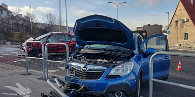 Piaskowa Góra: Auto wjechało w barierki-21476