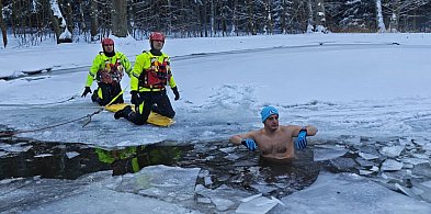 Na ratunek w lodowatej wodzie-22570