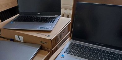 Laptopy i tablety trafiły do uczniów powiatu wałbrzyskiego