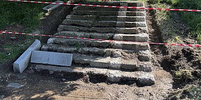 Piaskowa Góra: Nie będą się wspinać pod górkę. Ruszył remont schodów