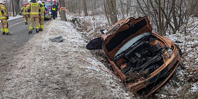 Zimowe święta na drogach. Potrącenie i kolizja w sąsiednim powiecie-22306