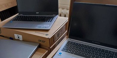 Laptopy i tablety trafiły do uczniów powiatu wałbrzyskiego