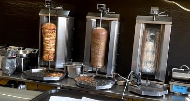 Kebson dalej ocenia wałbrzyskie przysmaki.