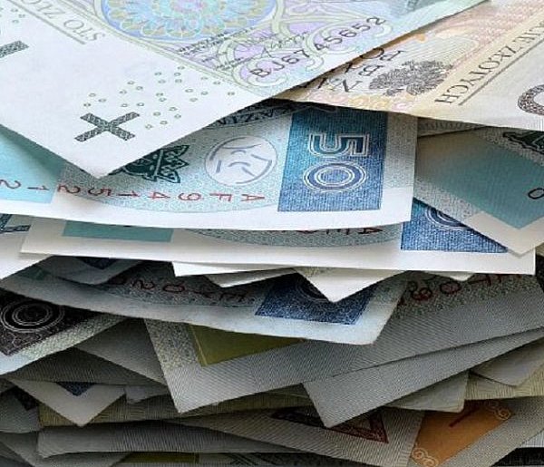 Nowe Miasto: 87-latek oddał oszustom 600 tys. zł-20691
