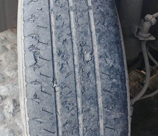 Jazda na zużytych oponach - to mogło skończyć się żle-20984