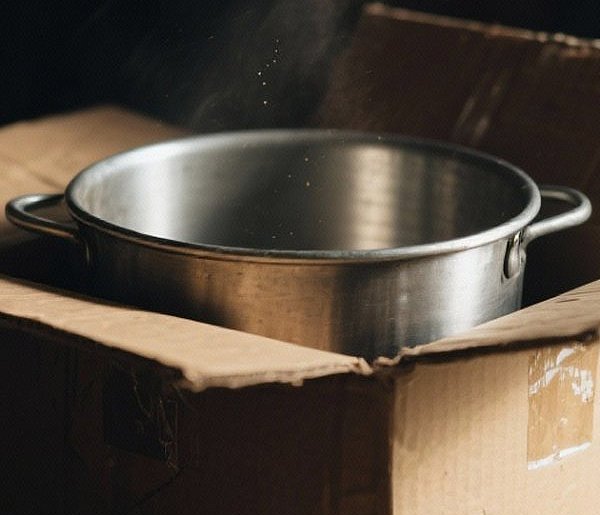 Zamówił specjalistyczny sprzęt, otrzymał zwykły garnek-21047