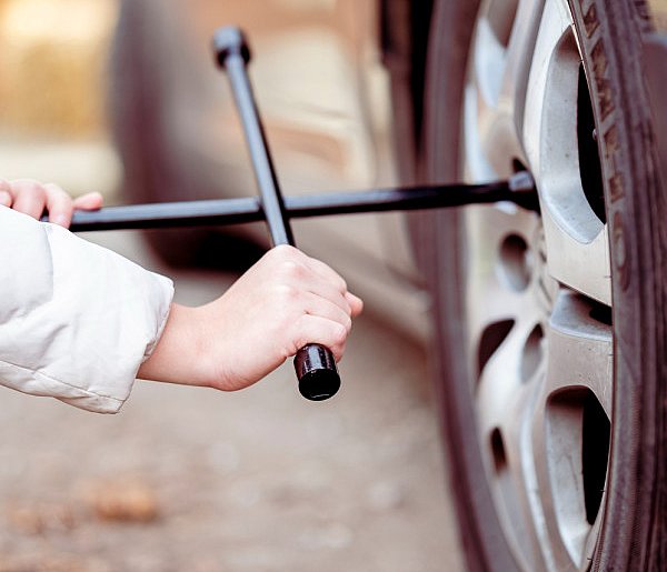 Z pozoru drobiazg, a może skończyć się tragedią. Urząd ostrzega kierowców-21159