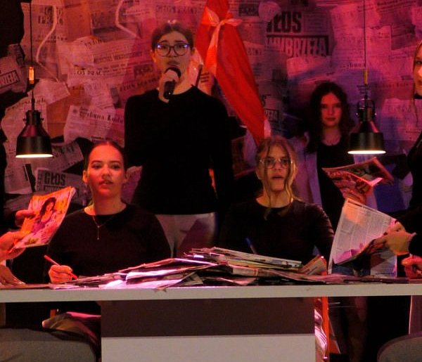Młodzież z I LO interpretuje Orwella na scenie-21215