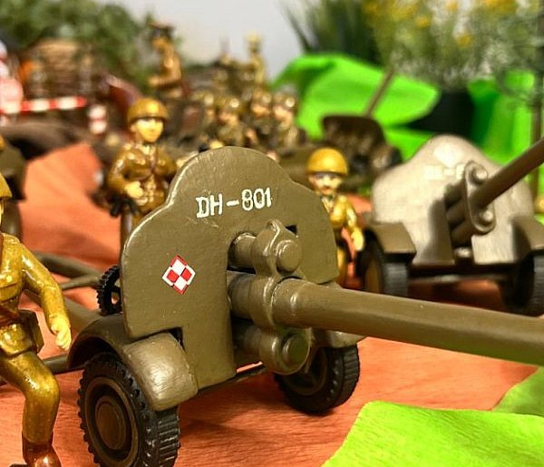 Wałbrzych: Drewniane wojsko Piotra Klimka – pasja, która przetrwała pokolenia-21227