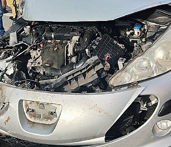 Auto zderzyło się z ciężarówką-21287