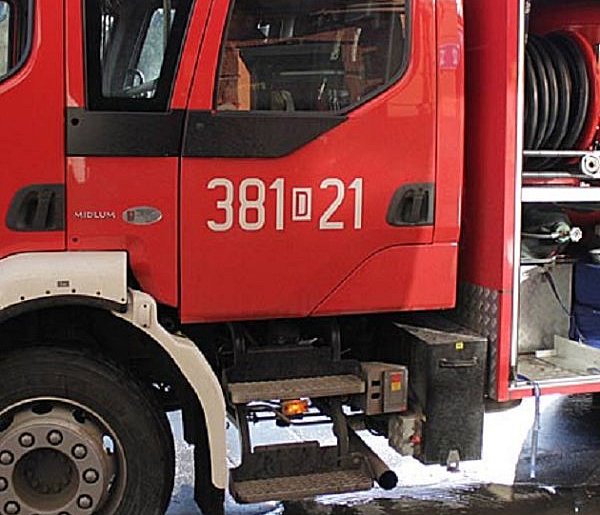 Nocy pożar przy ul. Uczniowskiej. Spłonęło mieszkanie-21798