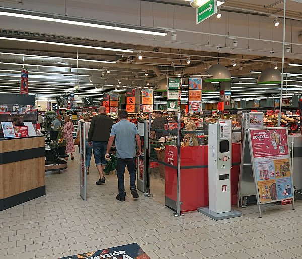 Pracownicy popularnej sieci mają dość. W południe zatrzymają pracę-21971