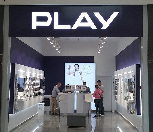 Potężna kara dla Play. Sieć ma zwrócić klientom pobrane środki-21987