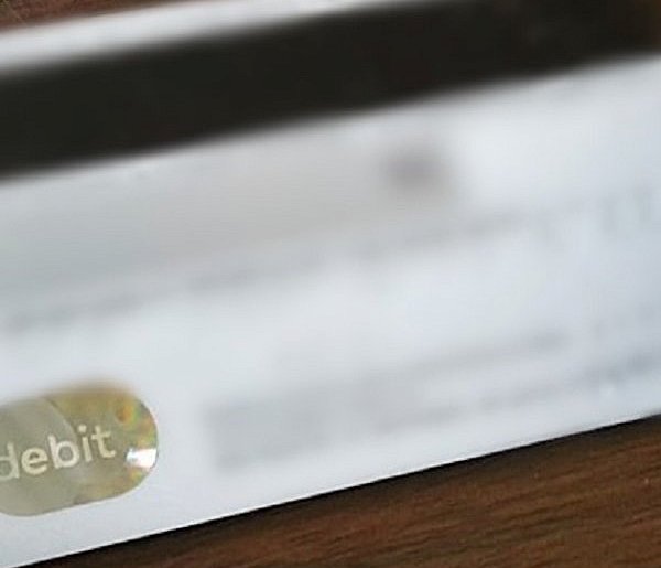 Dwie nastolatki ''pożyczyły'' dane karty koleżanki-22023