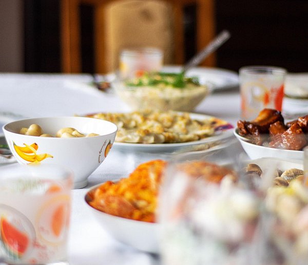 Polacy znów sięgną głębiej do kieszeni. Tyle wydają na świąteczne jedzenie-22096