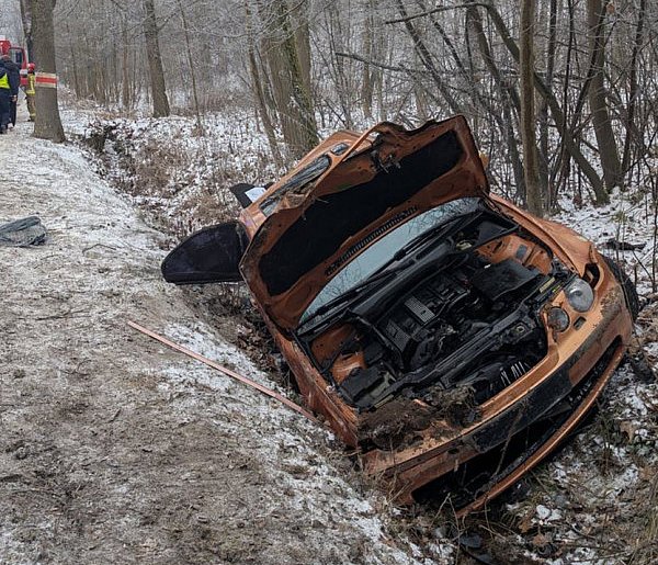 Zimowe święta na drogach. Potrącenie i kolizja w sąsiednim powiecie-22306