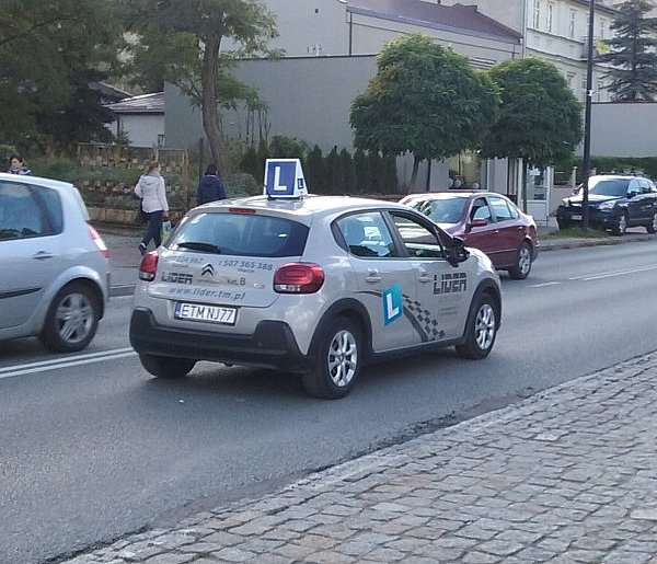 17-latkowie dostaną „prawko”. Nowe przepisy stawiają twarde warunki-22499