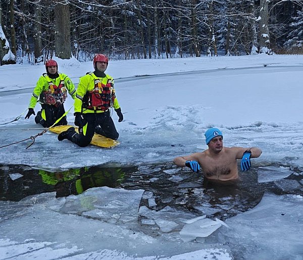 Na ratunek w lodowatej wodzie-22570