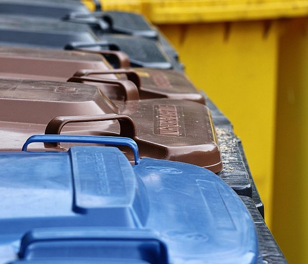 Fioletowe worki na odpady. Oto, co powinno tam trafiać-22595