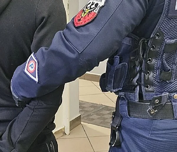 Grozili śmiercią pracownicom i policjantom. Kradzież w Boguszowie-Gorcach-22705