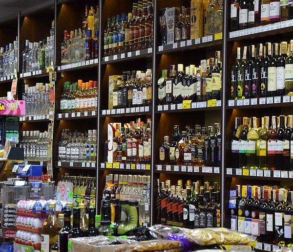 To codzienność wielu Polaków. Nowe dane o alkoholu niepokoją-22674