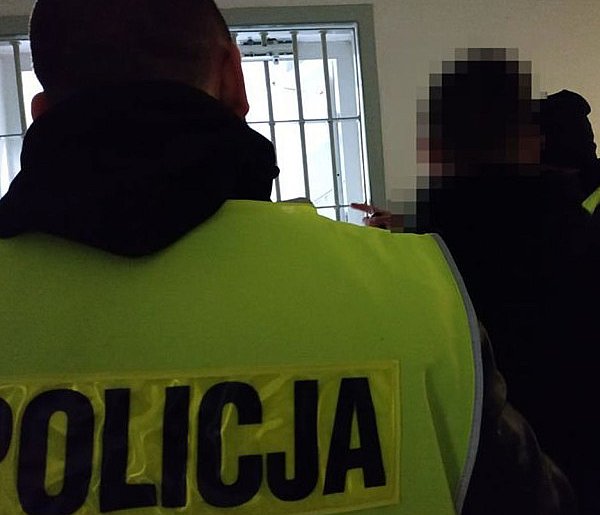 Pijany kierowca wiózł dzieci i skończyło się paliwo-22753