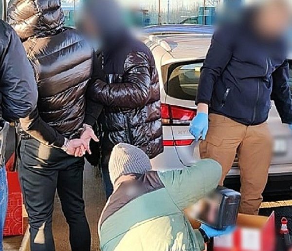 Wałbrzyscy policjanci zatrzymali transport 30 litrów amfetaminy