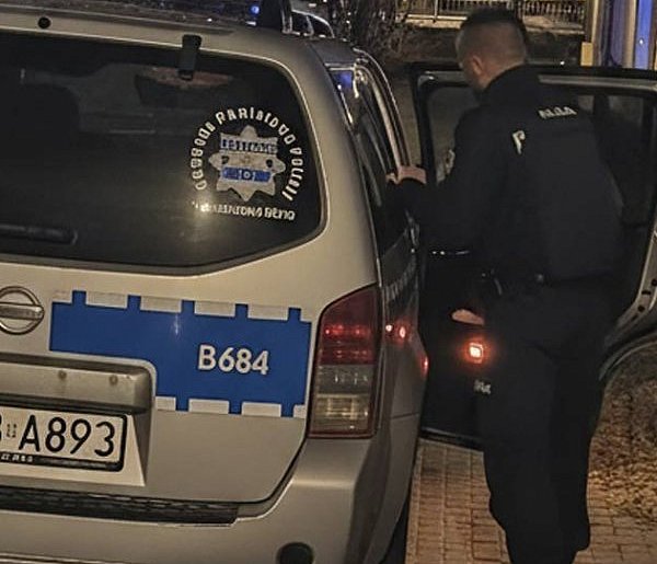 Była zagubiona i zdezorientowana. Pomogli policjanci