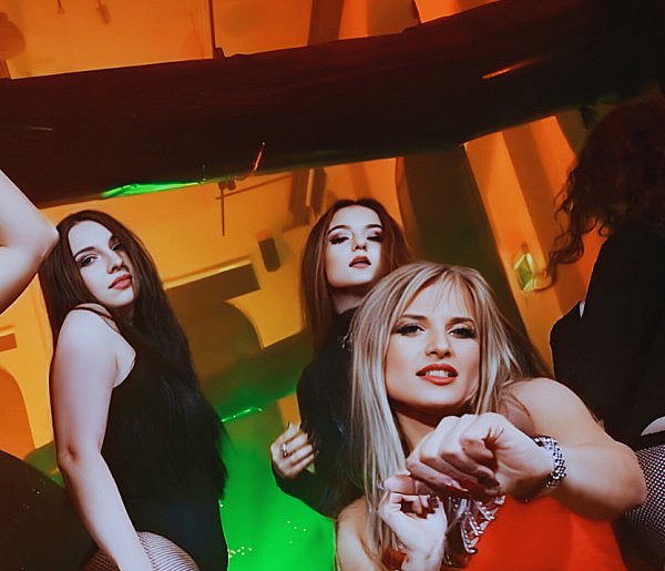 Premiera nowego klipu Edyty Nawrockiej "Chytry Plan"