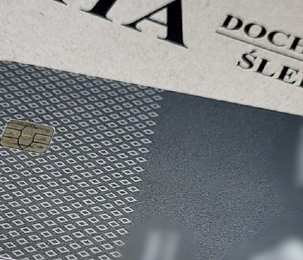 Znalazła kartę. Postanowiła zaoszczędzić cudzym kosztem