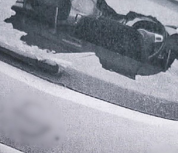 72-latka wybiła szybę cegłówką w aucie sąsiadki