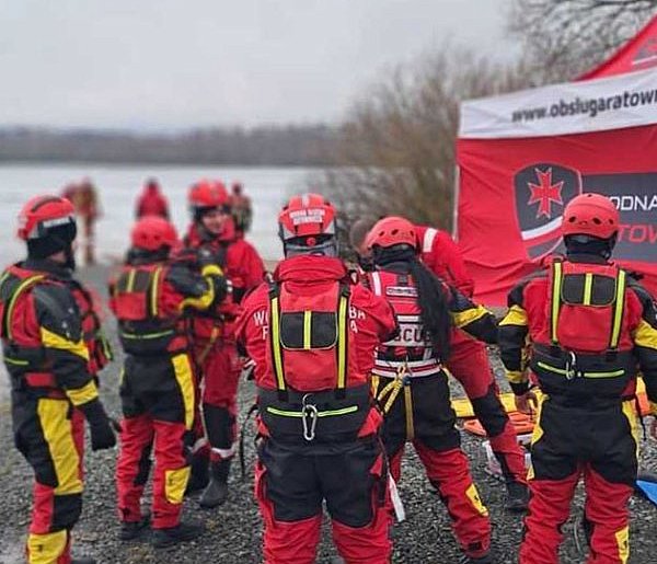 Policjanci ćwiczyli ratownictwo na lodzie