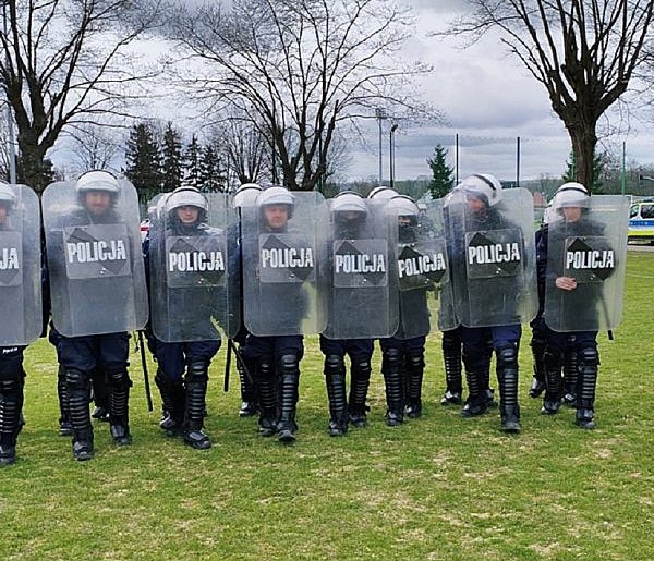 Co się stanie, gdy kibice wtargną na boisko?