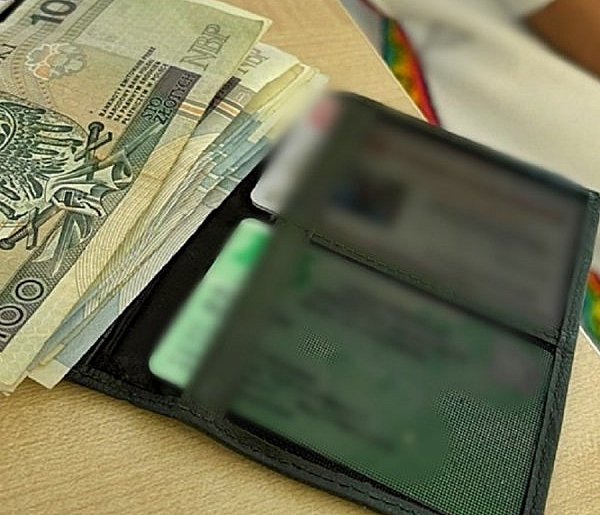 Przywłaszczył zgubiony portfel