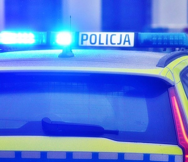 Policja znalazła 84-latkę w przydrożnym rowie