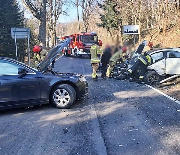 Poważna kolizja na wjeździe do Unisławia Śląskiego