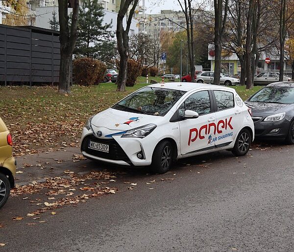 Zarzuty dla znanej wypożyczalni. Klienci mogli zapłacić za nie swoje szkody