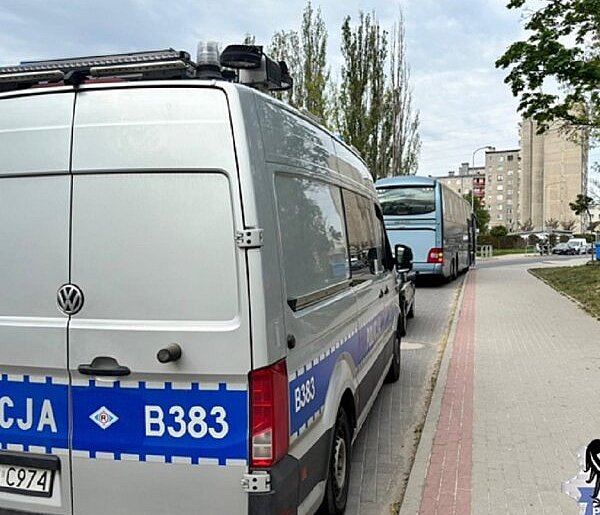 Niesprawny autokar zatrzymał szkolną wycieczkę