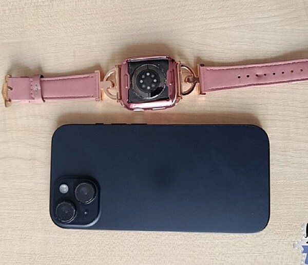 Przywłaszczyła telefon i smartwatch.