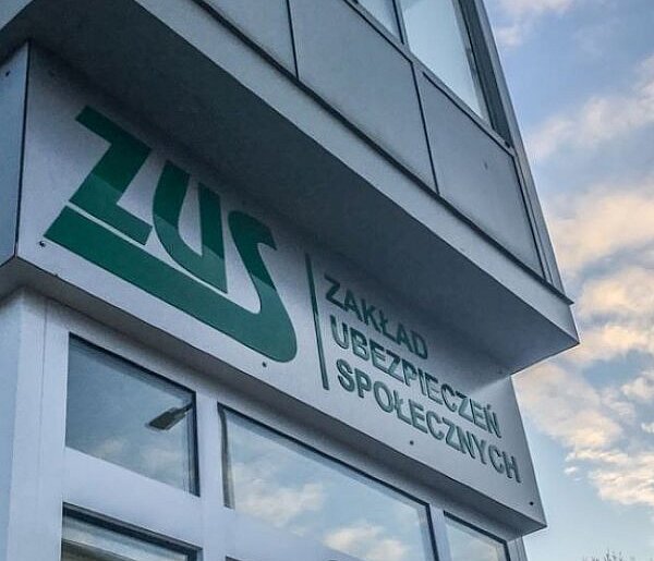 Pracownicy ZUS wychodzą od biurek. W całym kraju będą utrudnienia