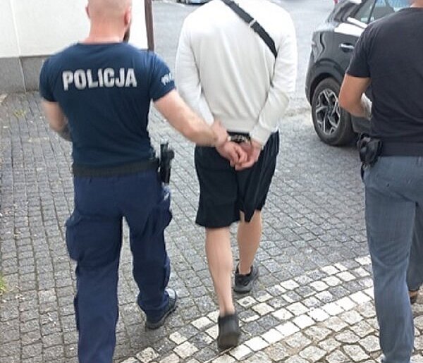 20-latka i jej banda porwali, okradli i porzucili 28-latka w lesie