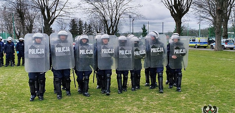 Co się stanie, gdy kibice wtargną na boisko?