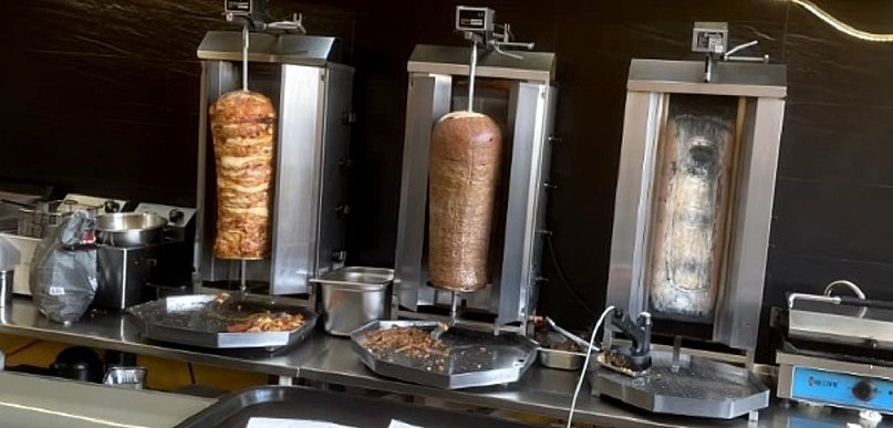 Kebson dalej ocenia wałbrzyskie przysmaki.