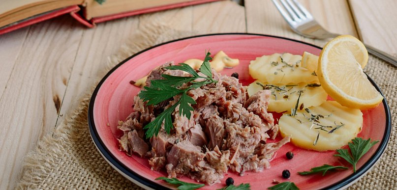 W jakich daniach tuńczyk z puszki sprawdza się najlepiej?